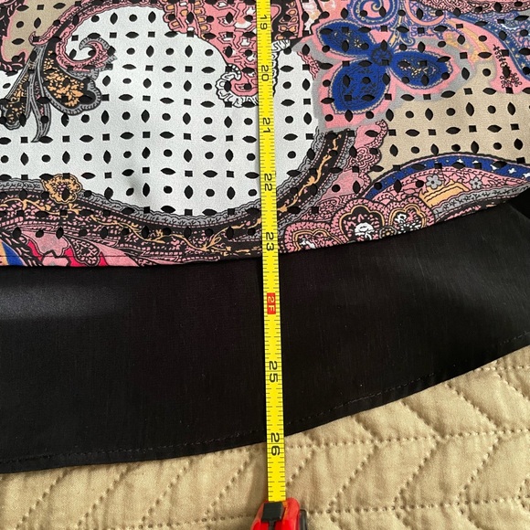 Dana Buchman multicolor paisley blouse with laser cutout overlay on the front. - Picture 11 of 12